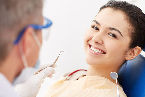 Choosing The Right Dentist For A Smile Makeover