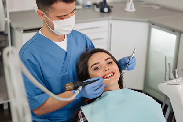 Ways A Cosmetic Dentist Can Improve Your Smile